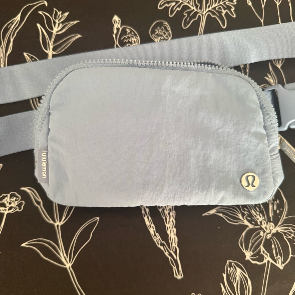 NWOT Lululemon Everywhere Belt Bag - Picture 7 of 8